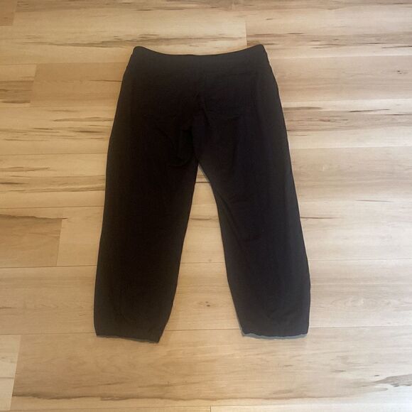 ATHLETA crop nylon pants. Size S - Picture 3 of 5
